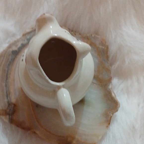 Charming Ceramic Pig Pitcher - Picture 4 of 11